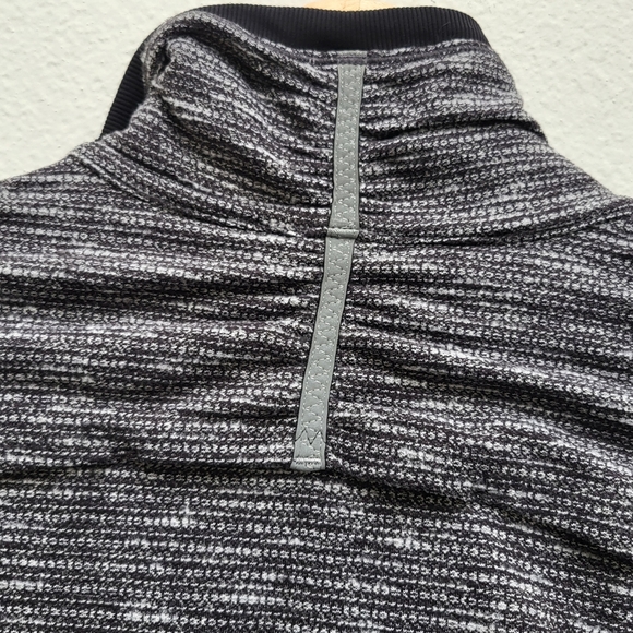 Lululemon sweater with sleeve holes - Picture 9 of 13